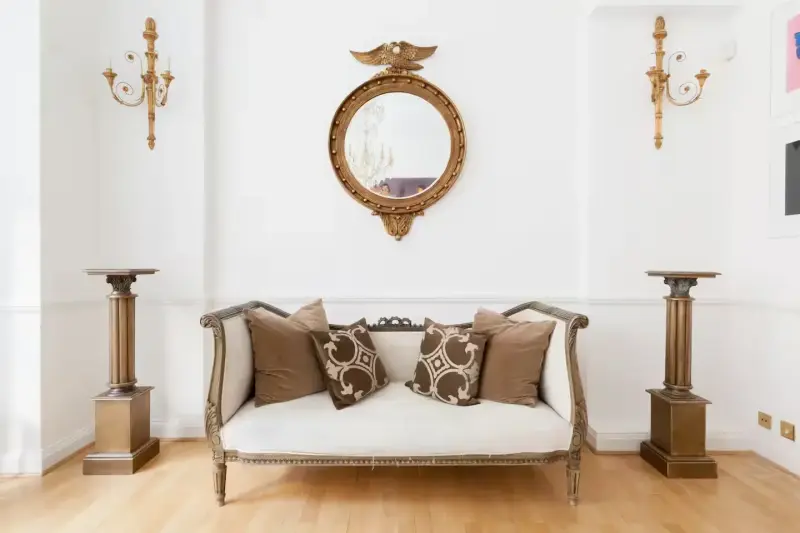 Chic & Antique Mayfair Haven in Mayfair